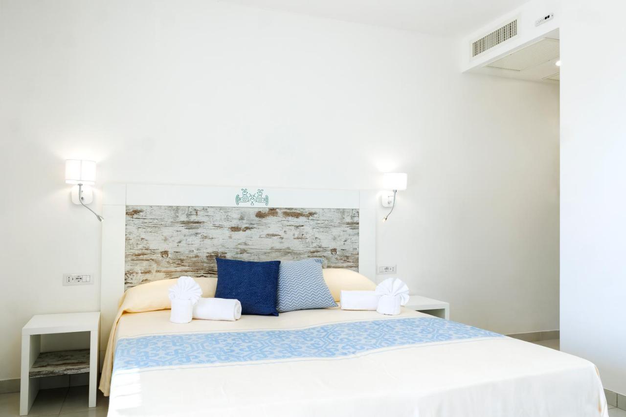 Mercury Hotel *